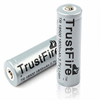 Trustfire TR 18500 1800mah batterie avec la carte et le bouton haut