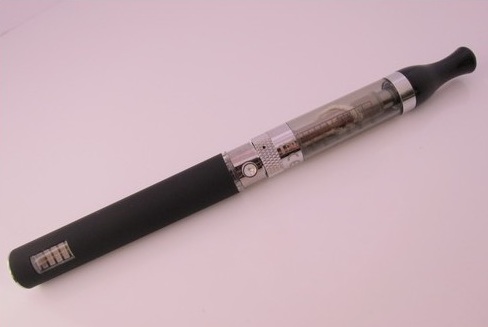 eGo variabel spænding elektronisk cigaret 650mAh + T3 (CE6) Clearomizer + 10ml e-væske bonus